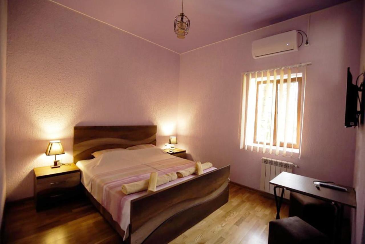 Nickos Hotel Kutaisi Esterno foto