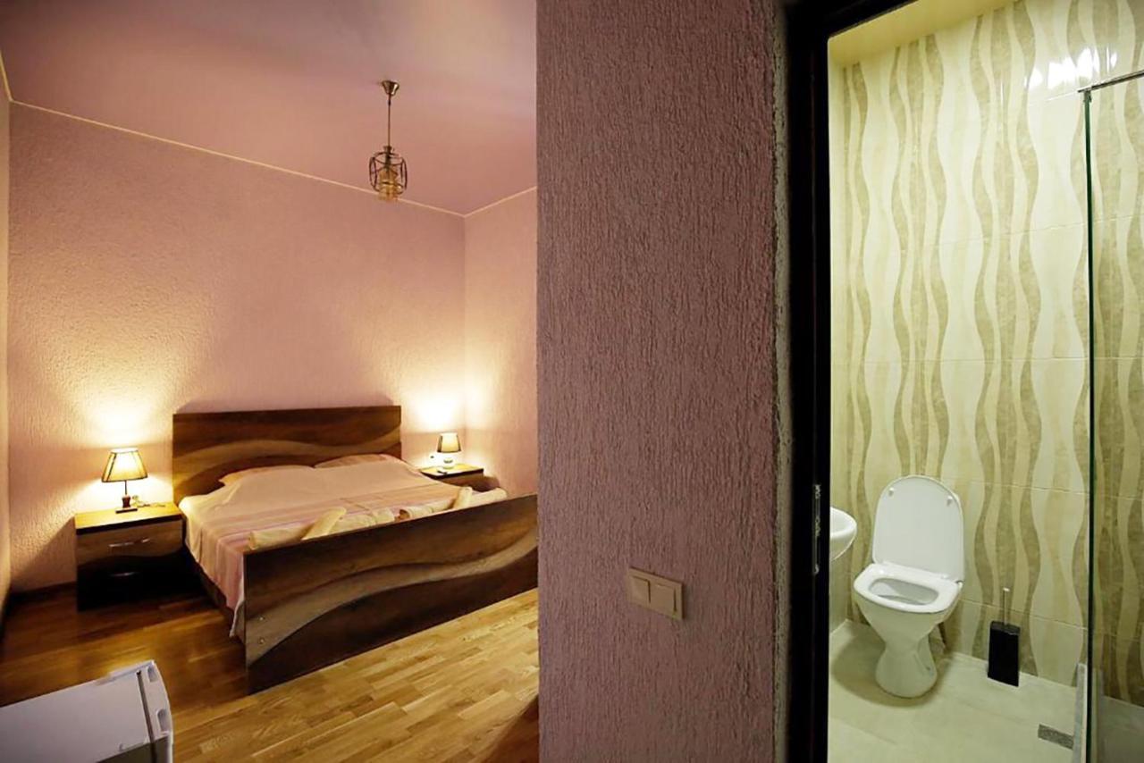 Nickos Hotel Kutaisi Esterno foto