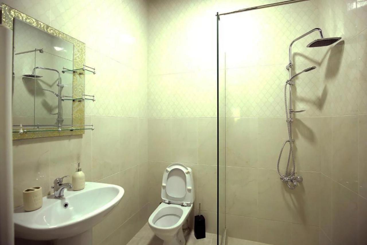 Nickos Hotel Kutaisi Esterno foto